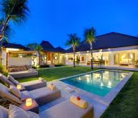 Вилла Sahana I, Бассейна ночью